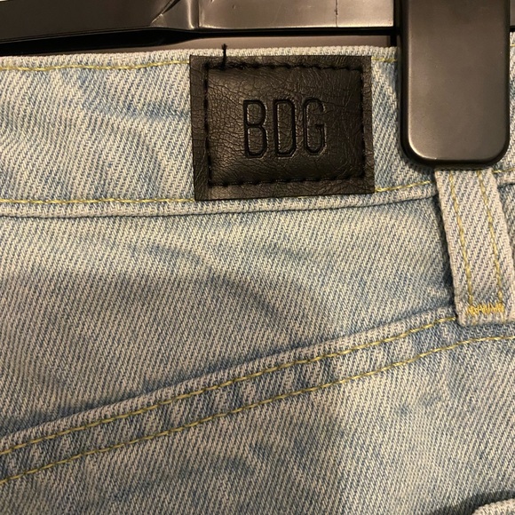 BDG - light wash blue jeans - Mom Jeans - Picture 8 of 11